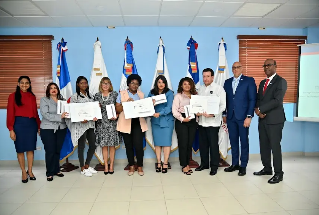 20 de julio ministra premios tecno